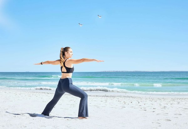 Quels exercices de flexibilité sont recommandés pour les nageurs afin d'améliorer leur amplitude de mouvement ?