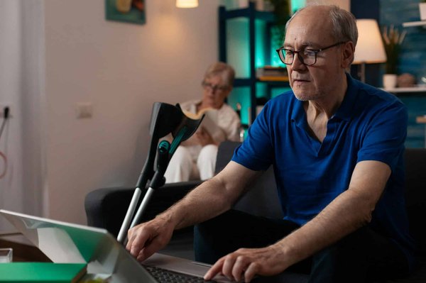 Quelle routine de stretching est conseillée pour les athlètes de sports d'hiver après une journée sur les pistes?